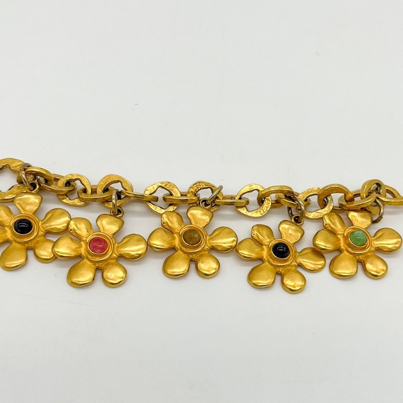 Vintage KARL LAGERFELD Gold Daisey Bracelet 6.25” - Picture 5 of 7